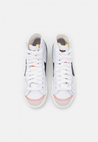 Nike Sportswear BLAZER MID #x27;77 JUMBO UNISEX Sneaker high white/black/sail/team orange BLAZER MID #x27;77 JUMBO UNISEX — Высокие кроссовки женские белый/черный/парус/командно-оранжевый