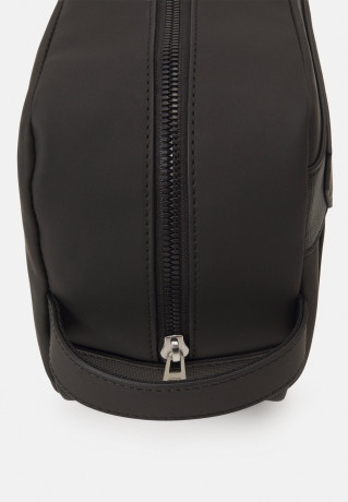 Tommy Hilfiger CASUAL WASHBAG Wash bag black CASUAL WASHBAG Сумка для стирки черный