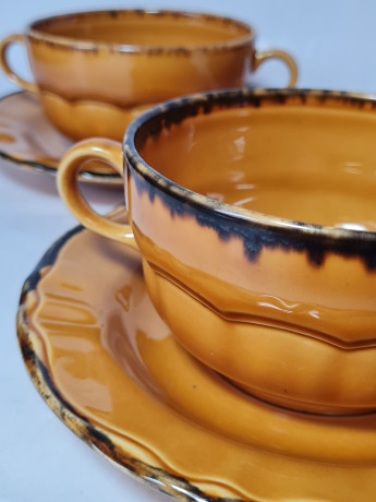 Набор чашек с блюдцами винтажный Treviso Italy Ironstone / Pagnossin в светло-коричневых тонах, чашки 3 шт. х 6 x 15 см, блюдца 3 шт.х 17 см, Италия, 1960-70гг.