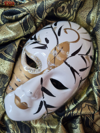 Панно винтажное "Маска" в красочной раме, текстиль / объемное декорирование, 22.5 х 22.5 см, Германия, 1960-70гг.