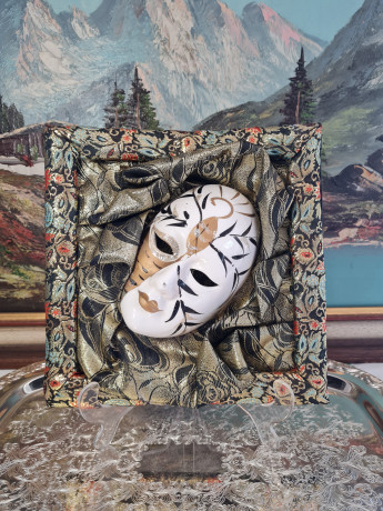 Панно винтажное "Маска" в красочной раме, текстиль / объемное декорирование, 22.5 х 22.5 см, Германия, 1960-70гг.