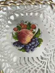 Фруктовница винтажная JRJ CLUJ малая, с ярким изображением фруктов, вырубной фарфор, 14 см, Румыния, 1970-80гг.