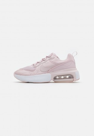 Nike Sportswear AIR MAX VERONA Sneaker low barely rose/white/metallic silver AIR MAX VERONA Низкие кроссовки женские едва розовый/белый/серебристый металлик