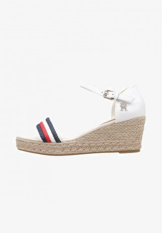 Tommy Hilfiger MID CORPORATE Wedge sandals white MID CORPORATE Босоножки на танкетке белый