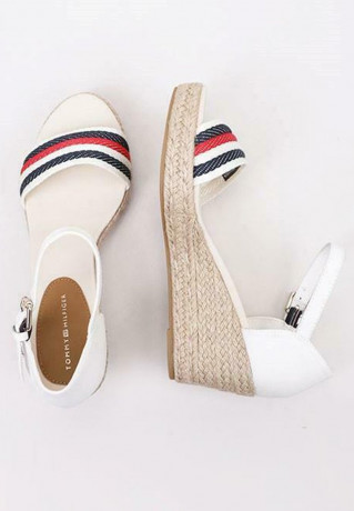 Tommy Hilfiger MID CORPORATE Wedge sandals white MID CORPORATE Босоножки на танкетке белый