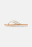 Tommy Hilfiger T-bar sandals feather white сандалии с Т-образной перемычкой перо белое