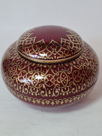 Емкость для хранения винтажная Im Stil Tchibo с крышкой, бордо с золотым узором, керамика, 14 см, Германия, 1960-70гг.