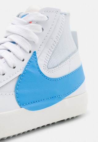 Nike Sportswear BLAZER MID #x27;77 JUMBO UNISEX Sneaker high white/university blue/sail/black/pure platinum/team orange BLAZER MID #x27;77 JUMBO UNISEX — Высокие кроссовки женские белый/университетский синий/парус/черный/чистая платина/командный оранжевый