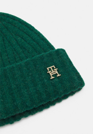 Tommy Hilfiger MODERN FLUFFY BEANIE Beanie prep green MODERN FLUFFY BEANIE Шапочка подготовка зеленый