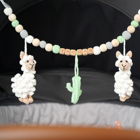 SindiBaba® Kinderwagenkette Lama LUKE gehakelt mit Rasseln Цепочка для коляски Lama LUKE связана крючком с погремушками