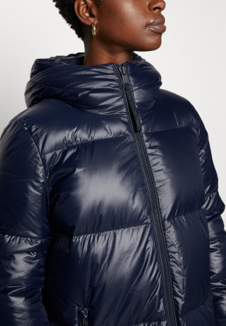 Tommy Hilfiger SORONA PADDED LOGO MAXI Winter coat desert sky SORONA PADDED LOGO MAXI Зимнее пальто небо пустыни