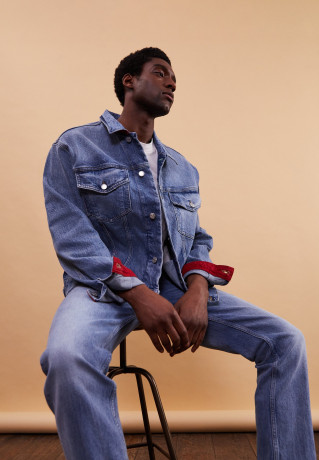 Tommy Hilfiger TOMMY HILFIGER X SHAWN MENDES TRUCKER JACKET HERO IND UNISEX Denim jacket hero indigo TOMMY HILFIGER X SHAWN MENDES TRUCKER JACKET HERO IND UNISEX Джинсовая куртка герой индиго