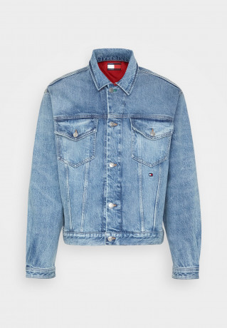 Tommy Hilfiger TOMMY HILFIGER X SHAWN MENDES TRUCKER JACKET HERO IND UNISEX Denim jacket hero indigo TOMMY HILFIGER X SHAWN MENDES TRUCKER JACKET HERO IND UNISEX Джинсовая куртка герой индиго