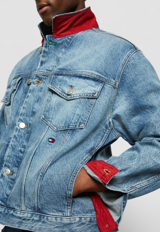 Tommy Hilfiger TOMMY HILFIGER X SHAWN MENDES TRUCKER JACKET HERO IND UNISEX Denim jacket hero indigo TOMMY HILFIGER X SHAWN MENDES TRUCKER JACKET HERO IND UNISEX Джинсовая куртка герой индиго