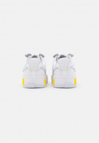 Nike Sportswear AIR FORCE 1 FONTANKA Sneaker low white/summit white/photon dust/optic yellow/black AIR FORCE 1 FONTANKA кроссовки женские низкие белый/вершинный белый/фотонная пыль/оптический желтый/черный