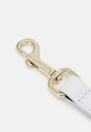 Tommy Hilfiger CHIC SADDLE BAG Across body bag space blue/optic white mix CHIC SADDLE BAG Сумка через плечо космический синий/оптический белый микс