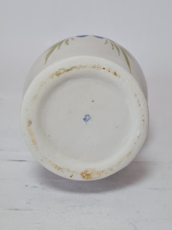 Ваза винтажная Im Stil Royal Bayreth с сине-зеленым цветочным декором, керамика, 17 см, Германия, 1960-70гг.