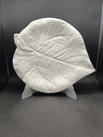 Фруктовница винтажная большая Bassano в форме листа, керамика, 31.5 х 4 см, Италия, 1960-69гг.