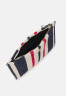 Tommy Hilfiger CITY SUMMER POUCH Clutch corporate stripes CITY SUMMER POUCH Сумка-клатч корпоративные полосы