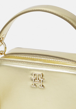 Tommy Hilfiger CHIC TRUNK Across body bag gold CHIC TRUNK Сумка через плечо золото