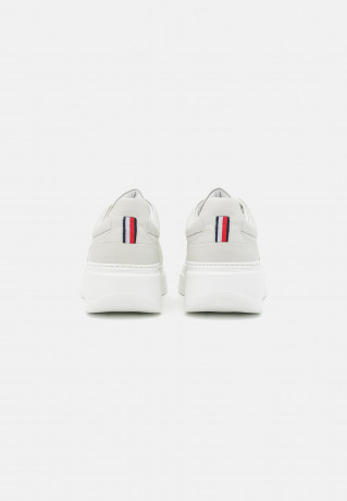 Tommy Hilfiger CHUNKY  Trainers white КРОССОВКИ Кроссовки белый