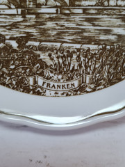 Тарелка декоративная винтажная Hutschenreuther, белый фарфор с рисунком в коричневых тонах "Винодельческие районы Германии", 20 x 2,5 см, Германия, 1960-70гг.