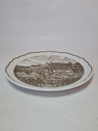 Тарелка декоративная винтажная Hutschenreuther, белый фарфор с рисунком в коричневых тонах "Винодельческие районы Германии", 20 x 2,5 см, Германия, 1960-70гг.