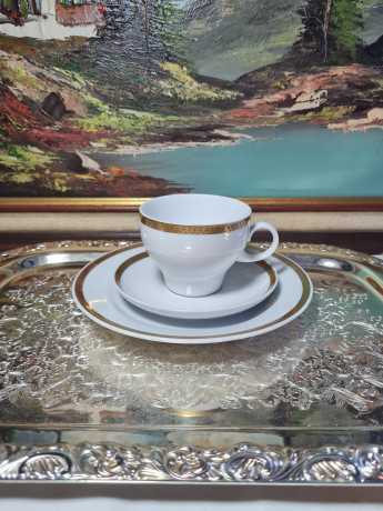 Чайное трио винтажное Kahla GDR с золотым узором по краю, фарфор, ГДР, 1960-70гг.