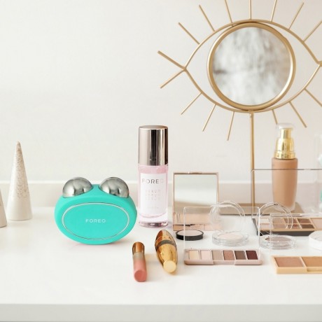 FOREO Mikrostromgerat zur Gesichtsstraffung  Микротоковый аппарат для подтяжки лица