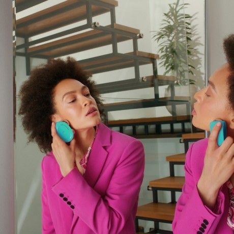 FOREO Mikrostromgerat zur Gesichtsstraffung  Микротоковый аппарат для подтяжки лица