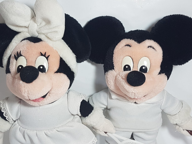 Игрушки мягкие винтажные Minney Maus & Mickey Maus с теннисной ракеткой в белом, 31 и 33 см, Германия, 1980-90гг.