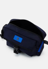 Tommy Hilfiger MODERN UTILITY REPORTER UNISEX Across body bag space blue MODERN UTILITY REPORTER UNISEX Сумка через плечо космический синий