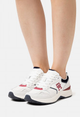Tommy Hilfiger MODERN PREPPY RUNNER Trainers white  MODERN PREPPY RUNNER — Кроссовки белый