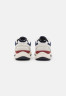 Tommy Hilfiger MODERN PREPPY RUNNER Trainers white  MODERN PREPPY RUNNER — Кроссовки белый