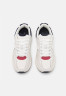 Tommy Hilfiger MODERN PREPPY RUNNER Trainers white  MODERN PREPPY RUNNER — Кроссовки белый