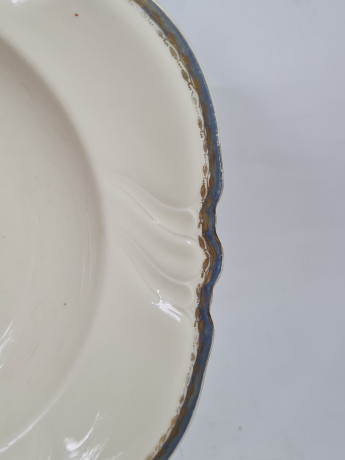 Тарелка винтажная Rosenthal  с фигурным краем и золотисто-серебристой окантовкой, слоновая кость, фарфор, 25,5 x 4 см, Германия, 1960-1970гг.