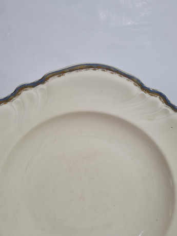 Тарелка винтажная Rosenthal  с фигурным краем и золотисто-серебристой окантовкой, слоновая кость, фарфор, 25,5 x 4 см, Германия, 1960-1970гг.