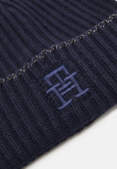 Tommy Hilfiger FESTIVE LUXE BEANIE Beanie space blue FESTIVE LUXE BEANIE Шапочка космический синий
