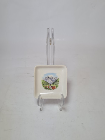 Пепельница винтажная H U Austeria, белый фарфор с изображением Шрунса в Монте-Карло, 8 x 8 x 2 см, Германия, 1960-70гг.