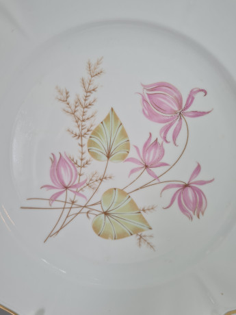 Блюдо винтажное Bavaria "Розовые цветы" с золотой каймой, фарфор, 31.5 см, Германия, 1960-70гг.