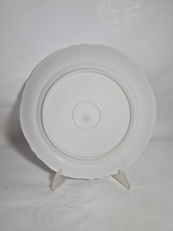 Блюдо винтажное Bavaria "Розовые цветы" с золотой каймой, фарфор, 31.5 см, Германия, 1960-70гг.