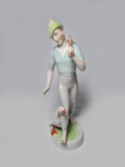 Hollohaza Porcelain Manufactory Бело-голубая фарфоровая статуэтка "Молодой человек с гусем", 22 x 10см, Венгрия, 1949г.