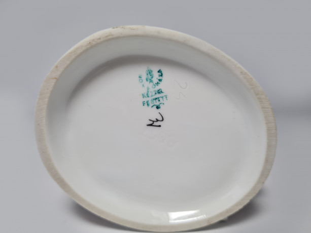 Hollohaza Porcelain Manufactory Бело-голубая фарфоровая статуэтка "Молодой человек с гусем", 22 x 10см, Венгрия, 1949г.