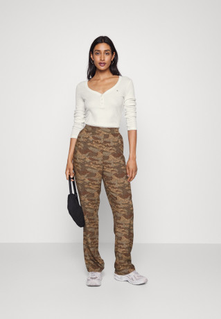 Tommy Hilfiger SLIM HENLEY  Long sleeved top ecru SLIM HENLEY Топ с длинными рукавами экрю