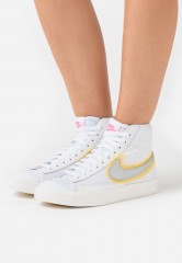 Nike Sportswear BLAZER 77 Sneaker high white/metallic sliver/university gold BLAZER 77 Высокие кроссовки женские белый/серебряный металлик/университетское золото