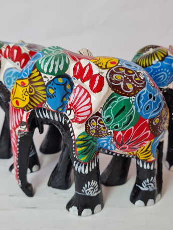 Фигурки декоративные винтажные "Слоны", дерево, ручная работа, 3 штуки х 12 x 13 см, Шри-Ланка, 1970-80гг.