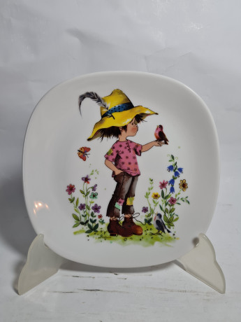 Тарелка декоративная винтажная Schirnding Bavaria, квадратная с ярким изображением ребенка в шляпе, 18,5 x 2 см, Германия,1960-1970гг.
