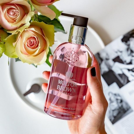 Molton Brown Delicious Rhubarb & Rose Fine Liquid Hand Wash  Вкусное жидкое мыло для рук с ревенем и розой