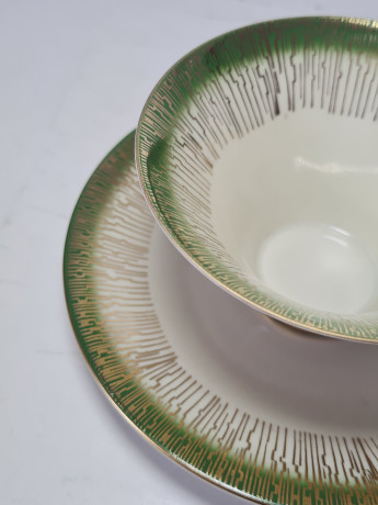 RWG Kaufring Bavaria Чайная пара белый фарфор с зеленым декором и позолоченным узором, Германия, 1960-70гг.