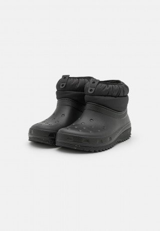 Crocs CLASSIC NEO PUFF SHORTY  Snowboot/Winterstiefel black CLASSIC NEO PUFF SHORTY зимние сапоги/сапоги черный